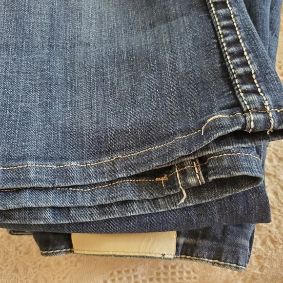 Women's Vigoss size 7/8 dark denim distressed jeans. The Chelsea bootcut. - Picture 11 of 16